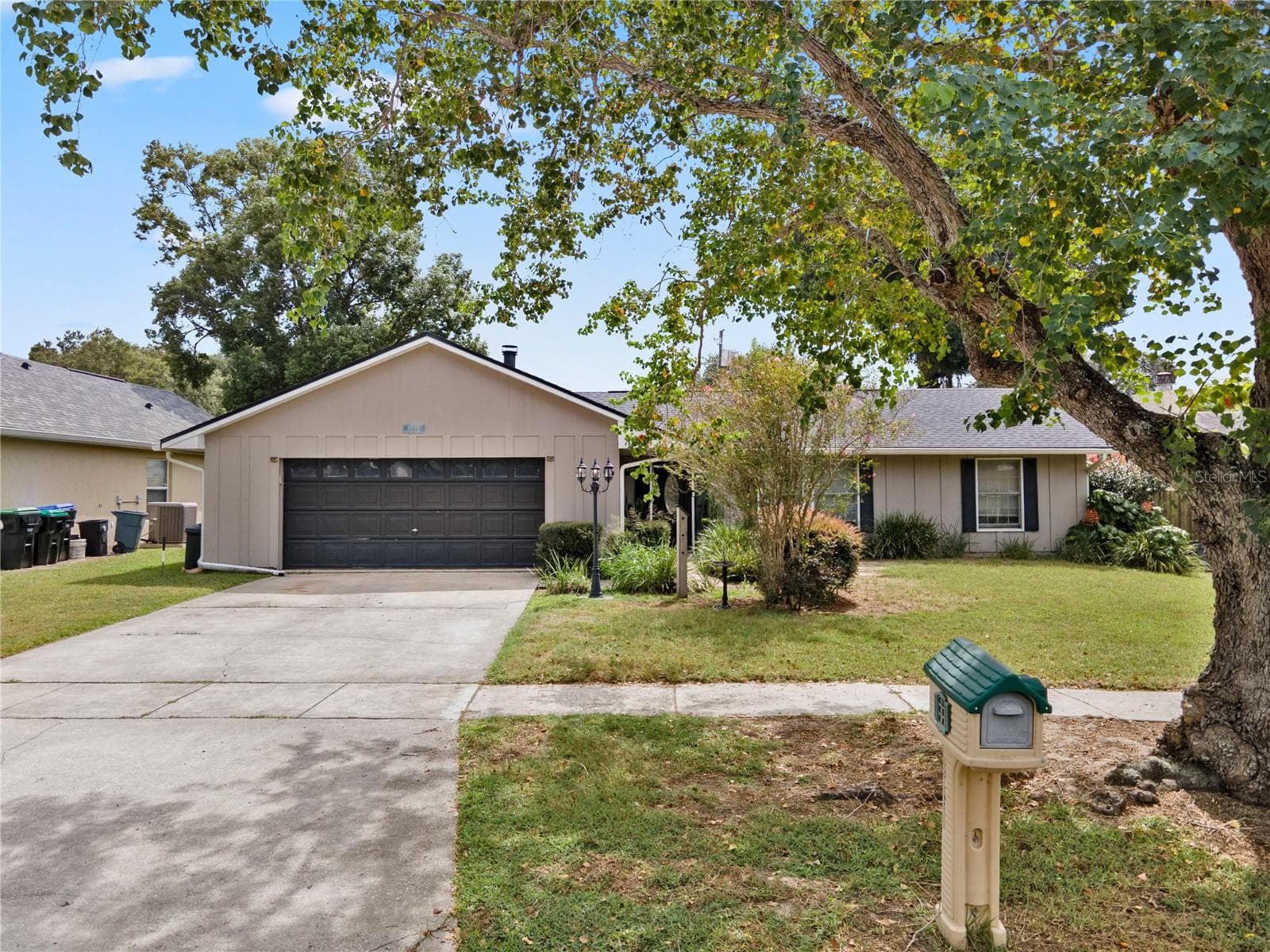 1818 CROWNWOOD DR