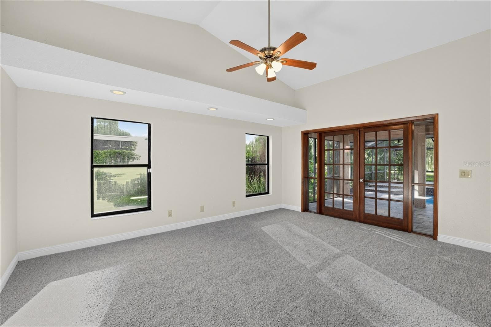 Single Family Residence at 1005 HOLLYBERRY CT, BRANDON, photo 18 of 32