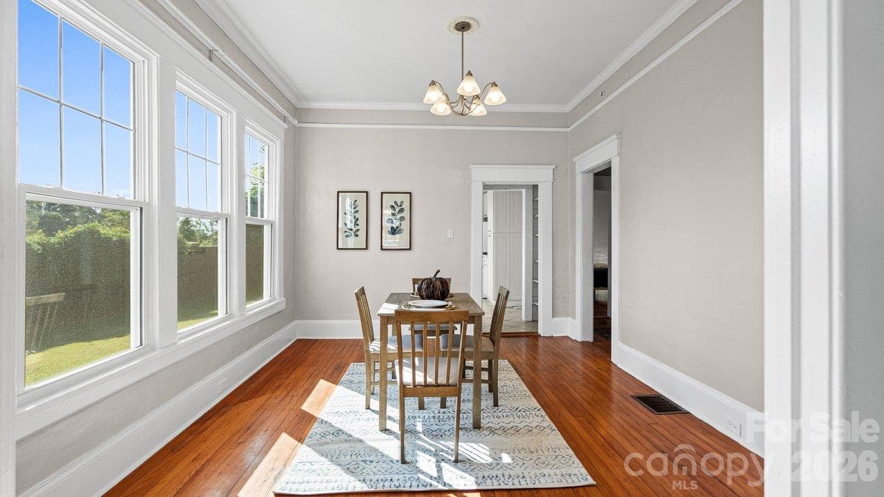 Single Family Residence at 605 Oakland Avenue, Charlotte, photo 9 of 24