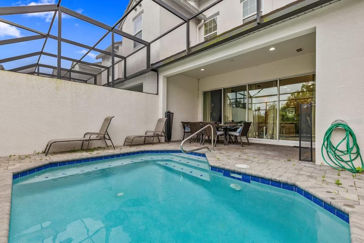 Townhouse at 462 CAPTIVA DR, DAVENPORT, photo 2 of 34