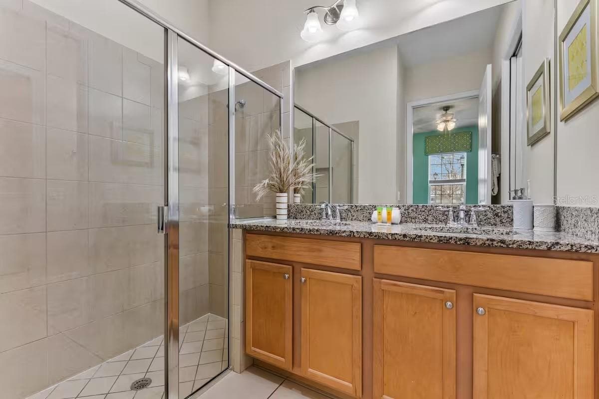 Townhouse at 462 CAPTIVA DR, DAVENPORT, photo 7 of 34