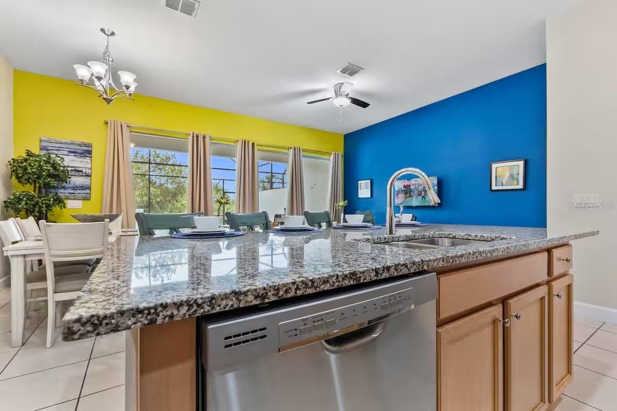 Townhouse at 462 CAPTIVA DR, DAVENPORT, photo 10 of 34