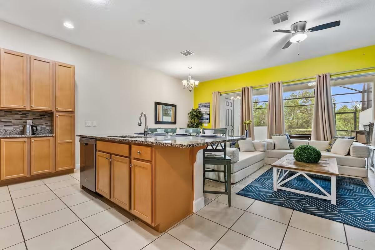 Townhouse at 462 CAPTIVA DR, DAVENPORT, photo 15 of 34