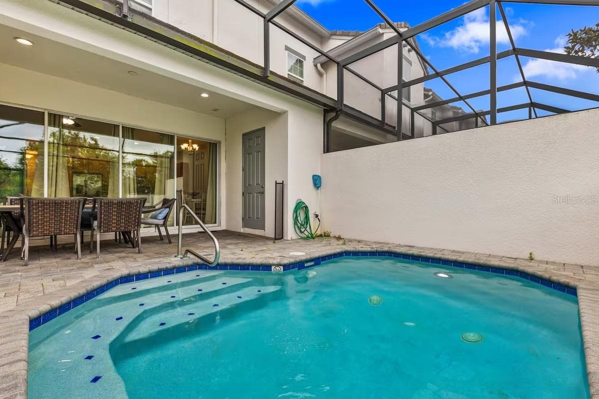 Townhouse at 462 CAPTIVA DR, DAVENPORT, photo 28 of 34