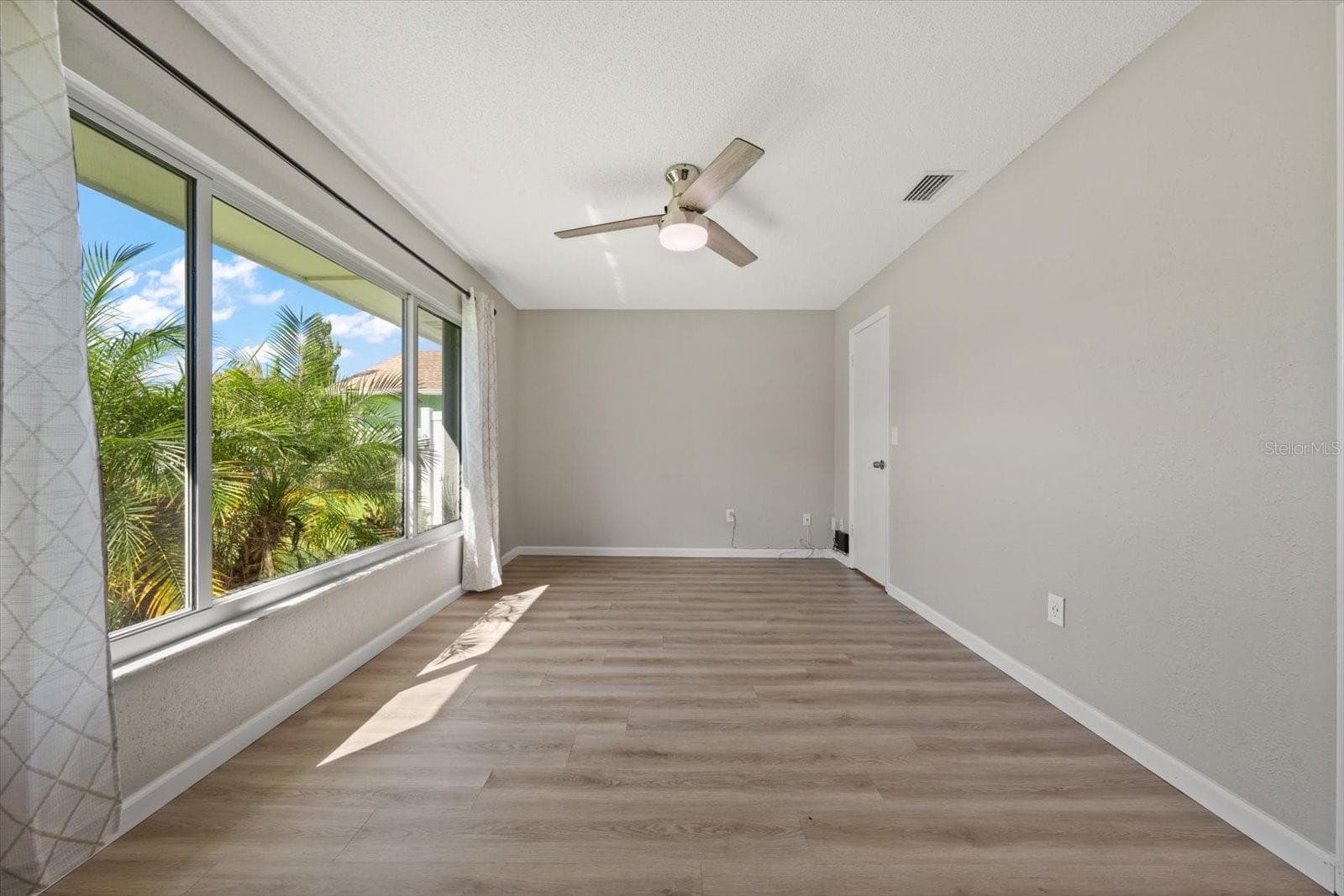 Single Family Residence at 15009 NATUREWALK DR, TAMPA, photo 12 of 41