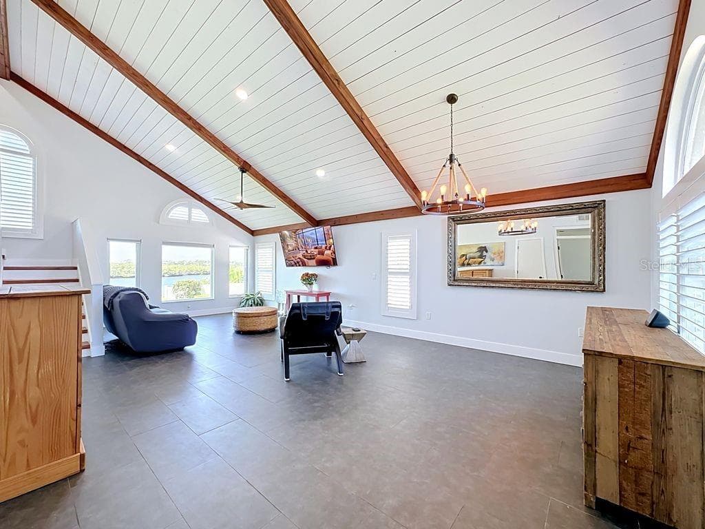Shiplap ceilings - BRADEN RIVER LAKES, BRADENTON