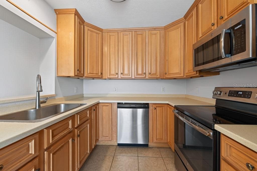 Single Family Residence at 1708 POND LAKE DR, TAMPA, photo 21 of 80