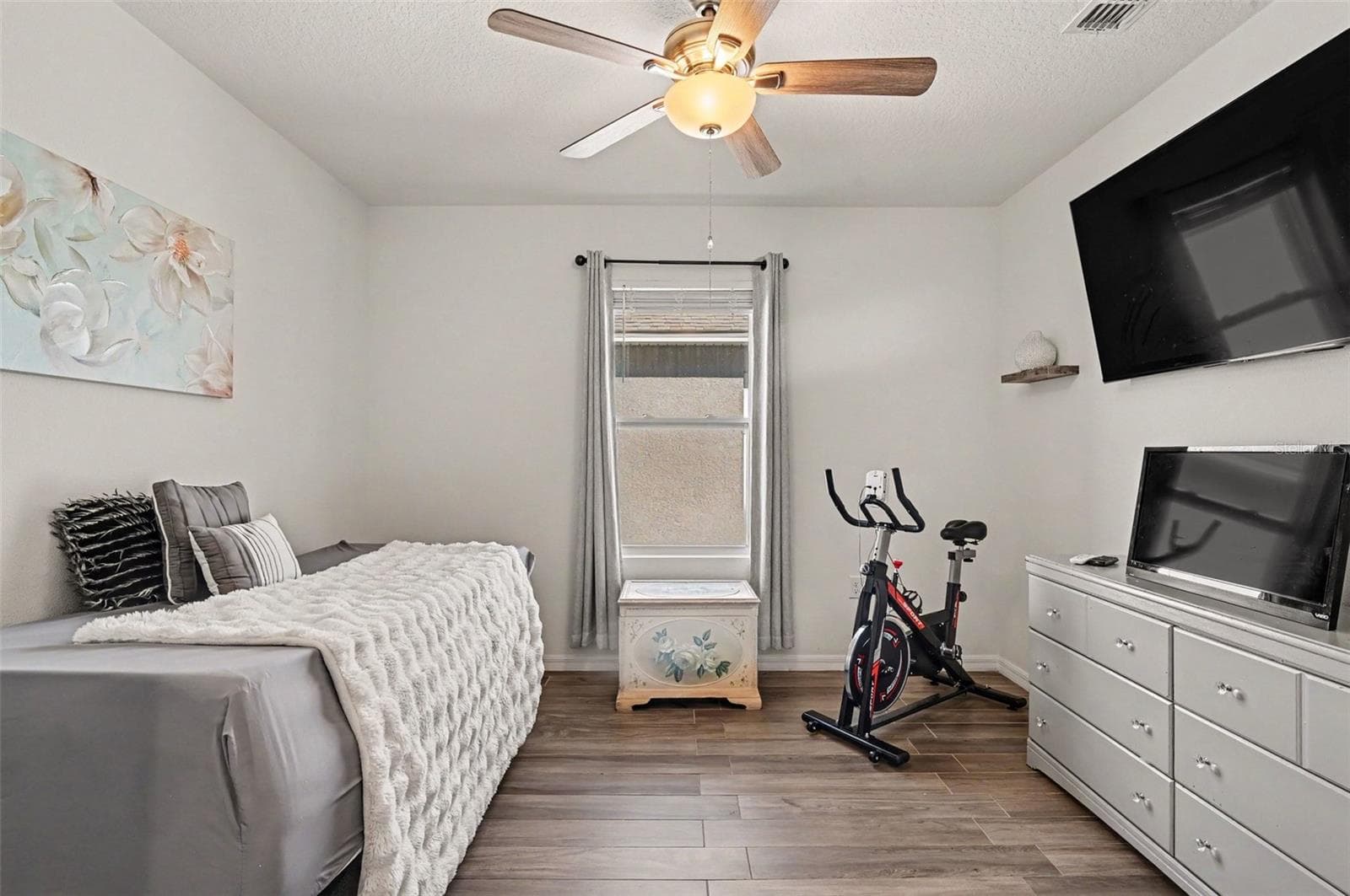 Single Family Residence at 323 CHARLES DR, DELAND, photo 18 of 44