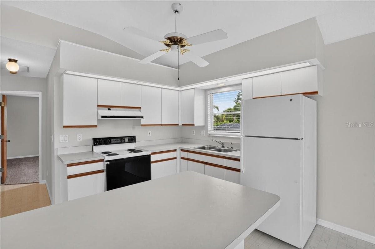 Single Family Residence at 4104 STROMBUS RD, VENICE, photo 19 of 53