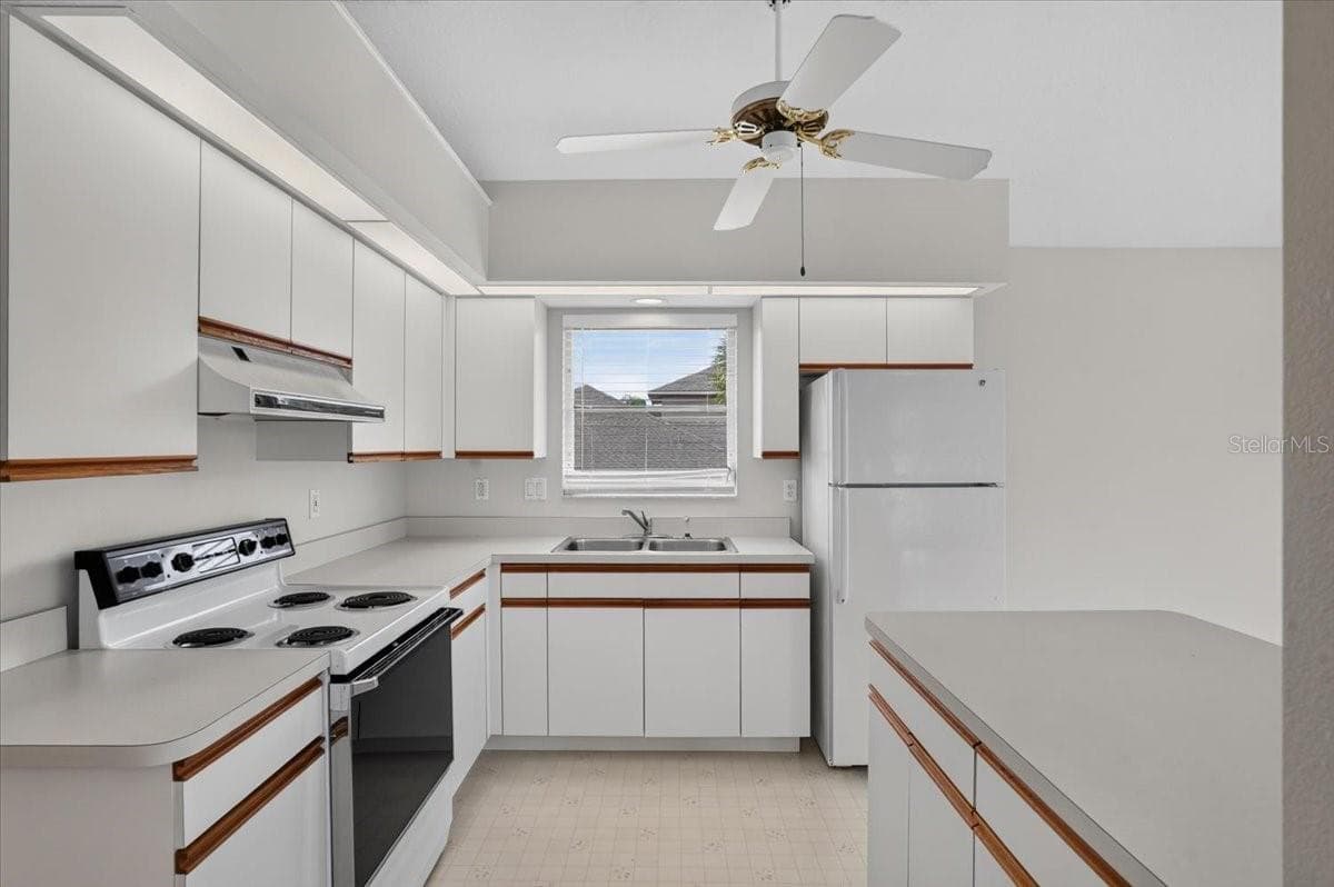 Single Family Residence at 4104 STROMBUS RD, VENICE, photo 20 of 53