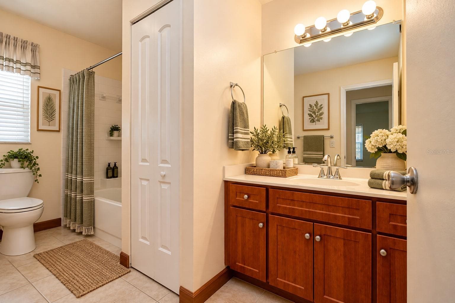 Staged Guest Bathroom - 2108 MEADOWLARK LN, SUN CITY CENTER