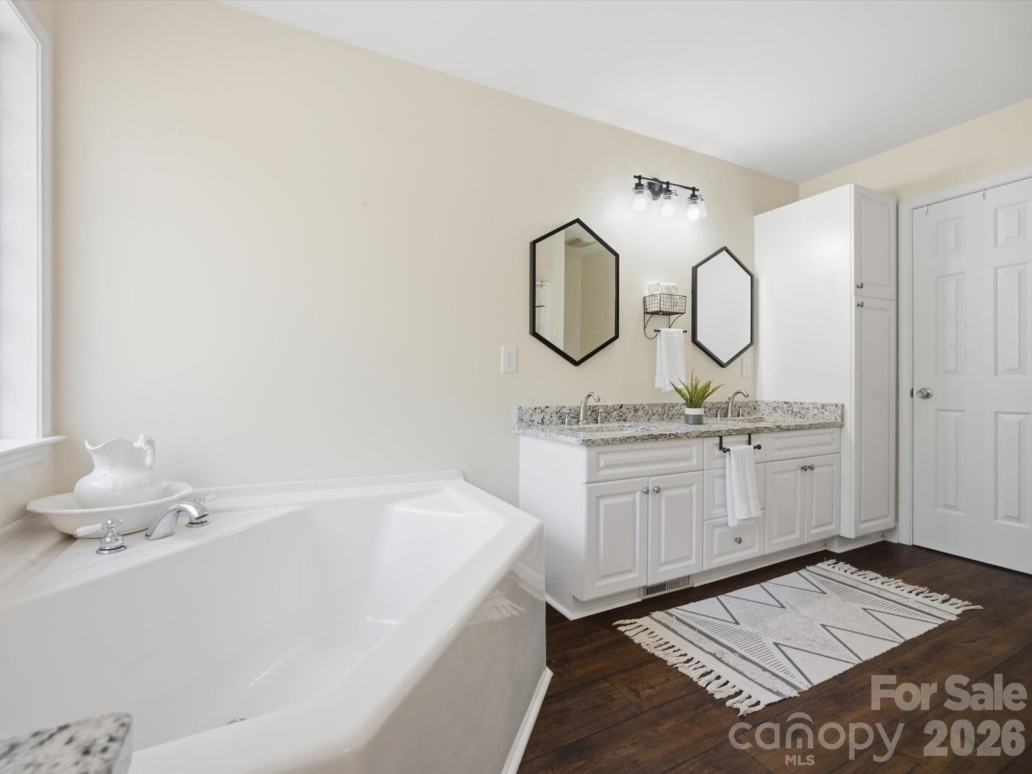 Single Family Residence at 5100 Basswood Drive, Concord, photo 18 of 33