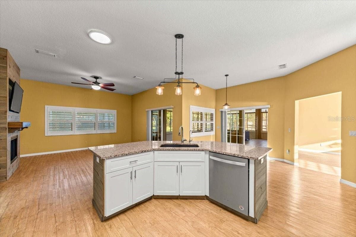 Kitchen - 5592 NE 61ST AVENUE RD, SILVER SPRINGS