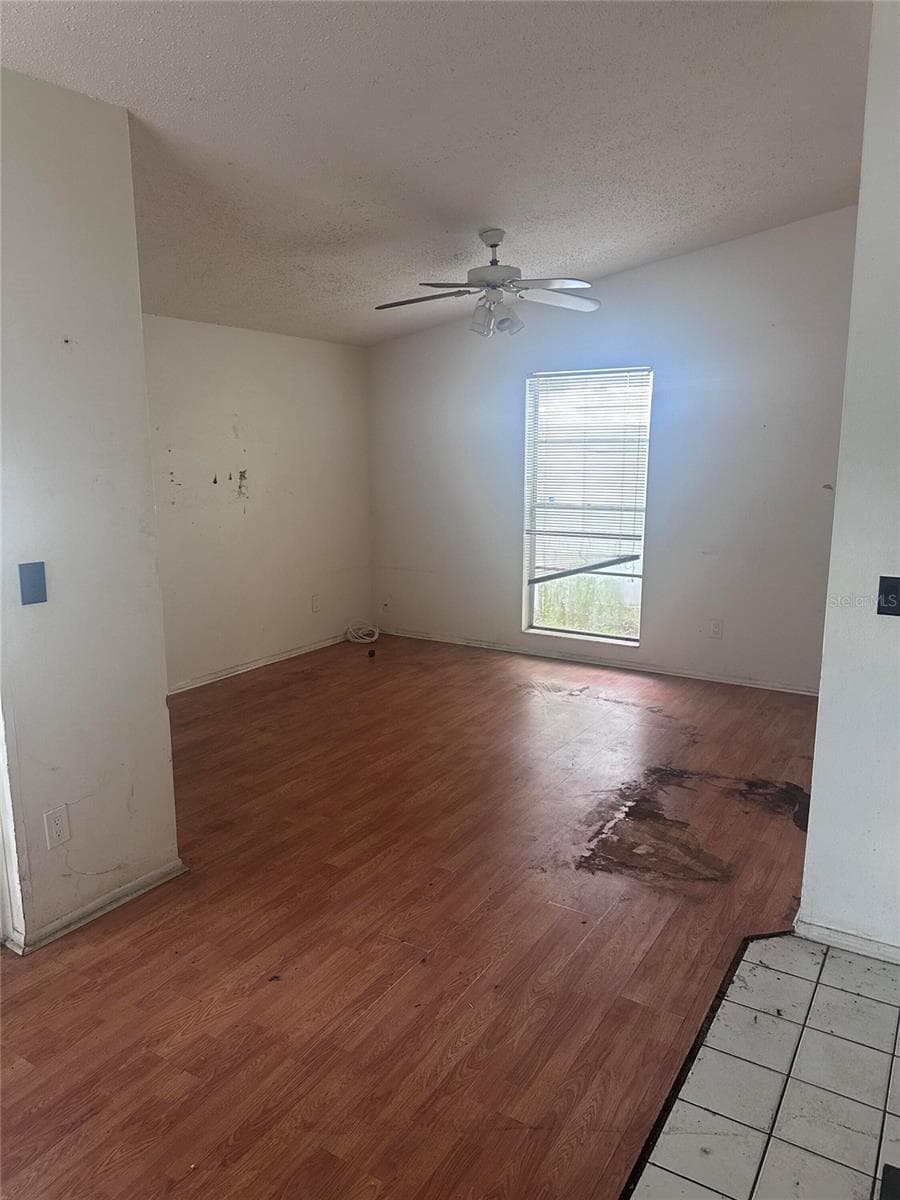 Single Family Residence at 8240 RAVENCROFT DR, TAMPA, photo 5 of 9