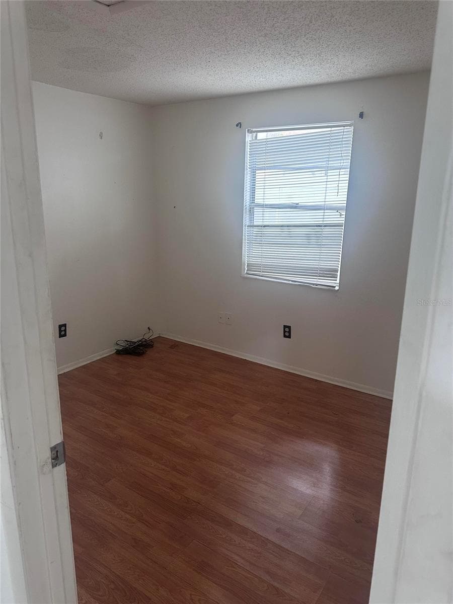 Single Family Residence at 8240 RAVENCROFT DR, TAMPA, photo 6 of 9