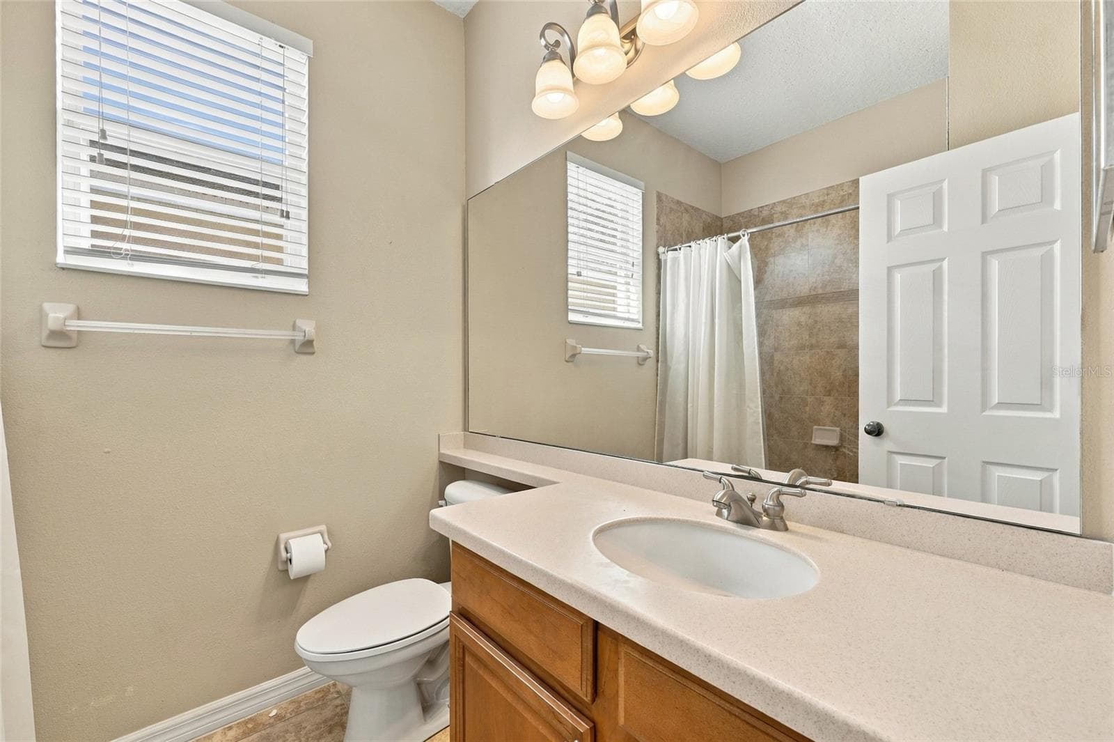 Single Family Residence at 123 PRESTON AVE, DAVENPORT, photo 9 of 28