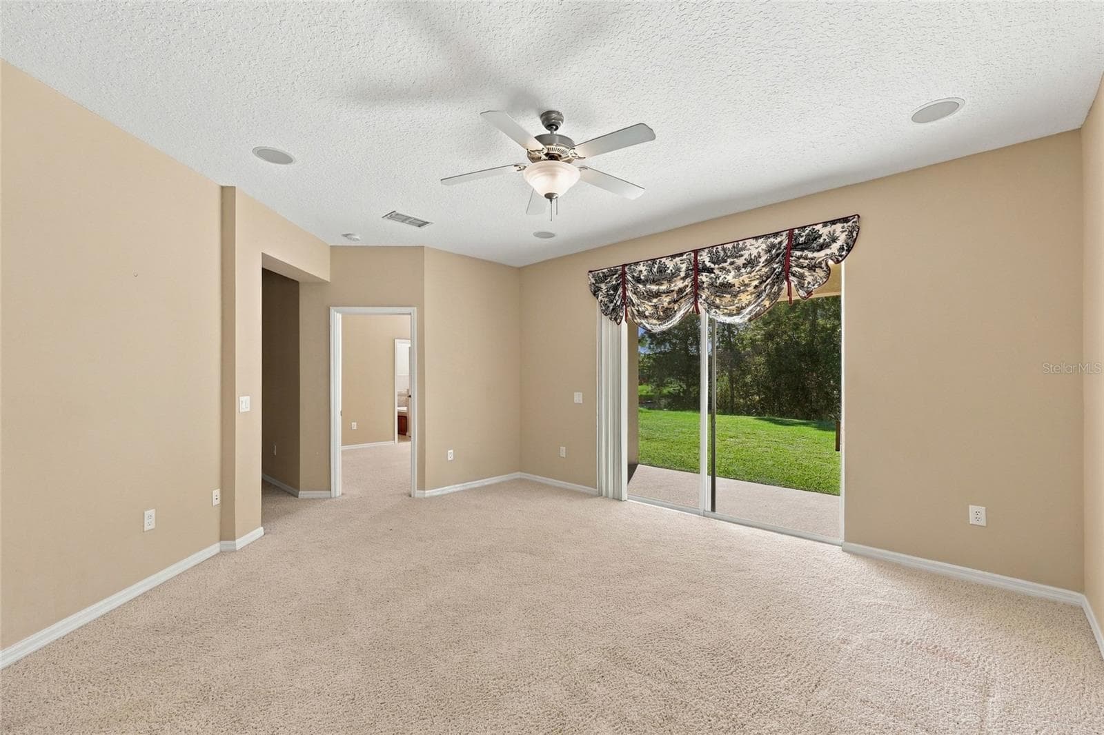 Single Family Residence at 123 PRESTON AVE, DAVENPORT, photo 12 of 28