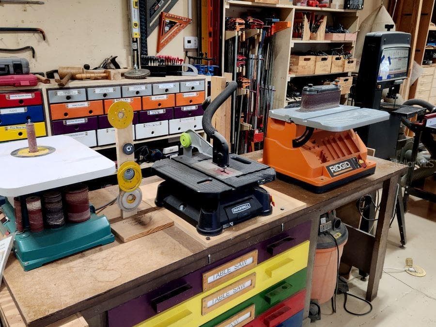 Wood Shop - 8906 SW 84TH CIR, OCALA