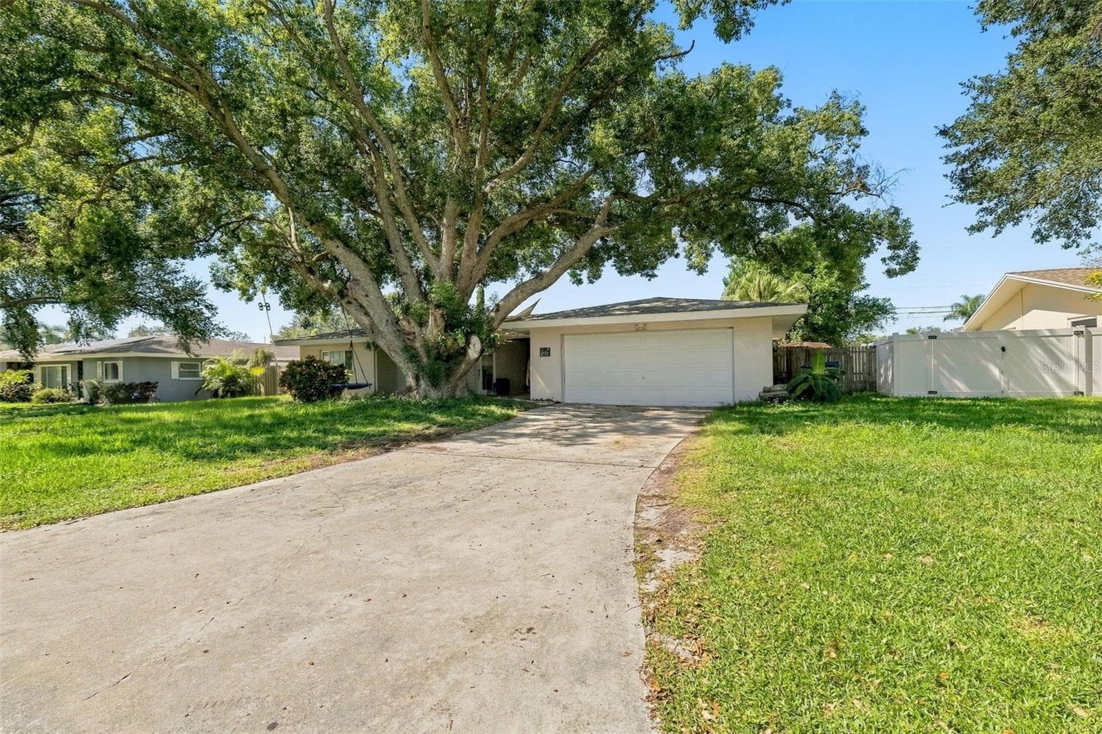 Single Family Residence at 1356 WOODCREST AVE, CLEARWATER, photo 4 of 39