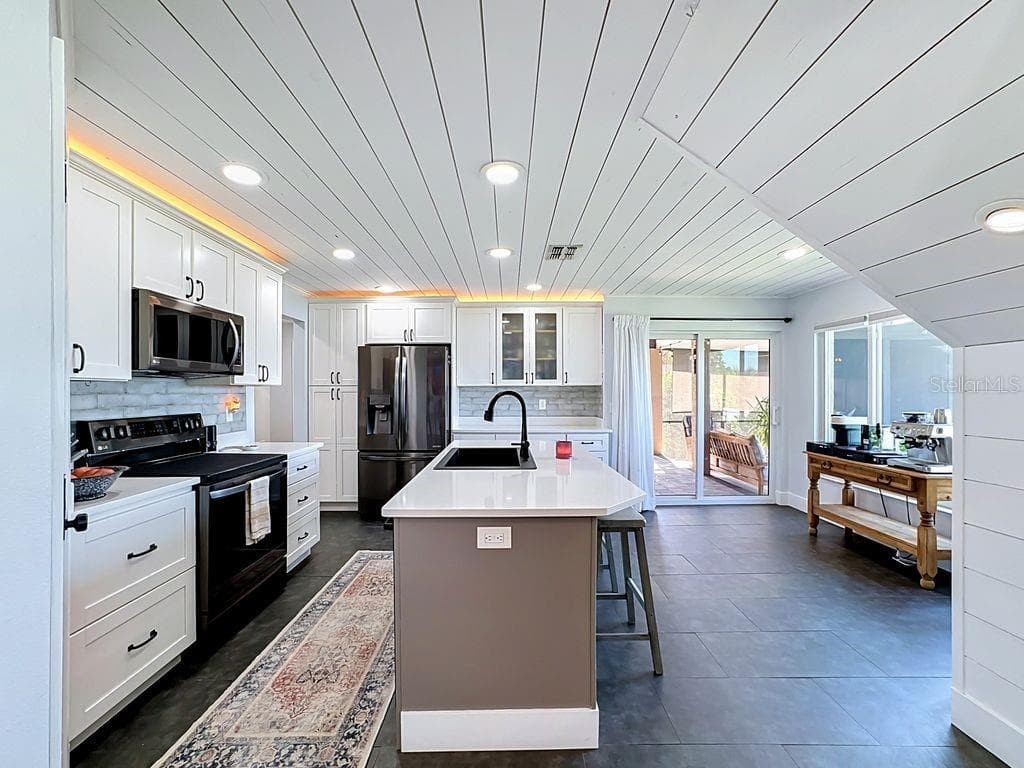 Kitchen Crown Lighting - BRADEN RIVER LAKES, BRADENTON