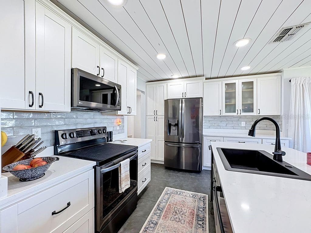 Recess lighting with dimmer - BRADEN RIVER LAKES, BRADENTON