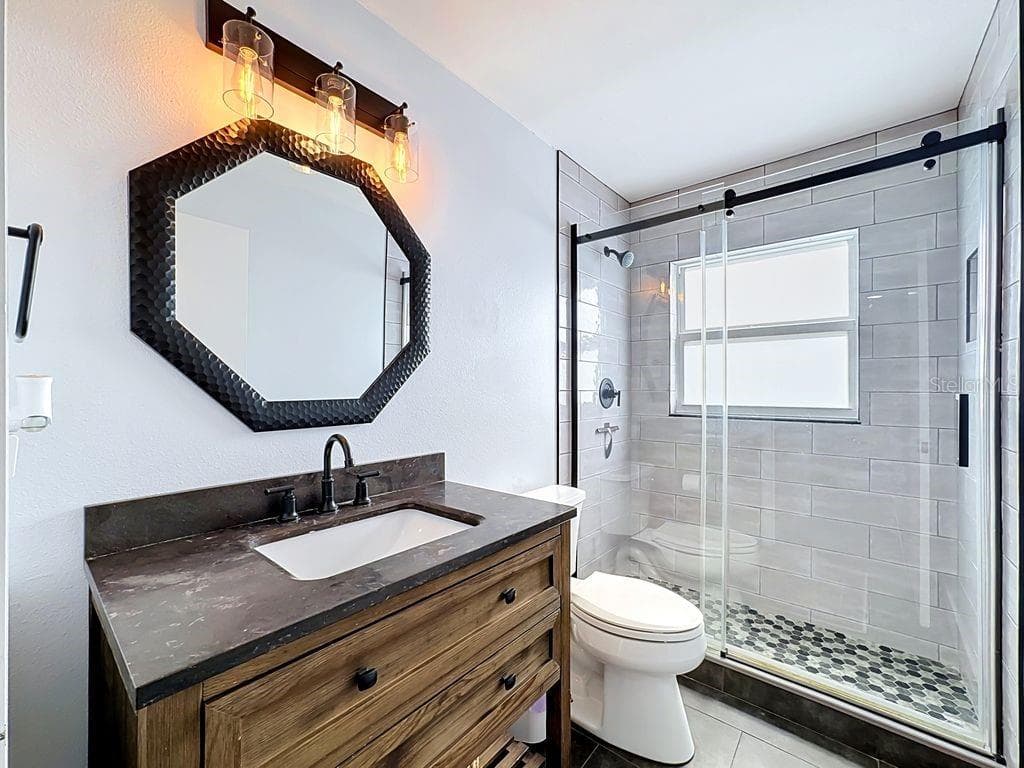 Downstairs bathroom - BRADEN RIVER LAKES, BRADENTON