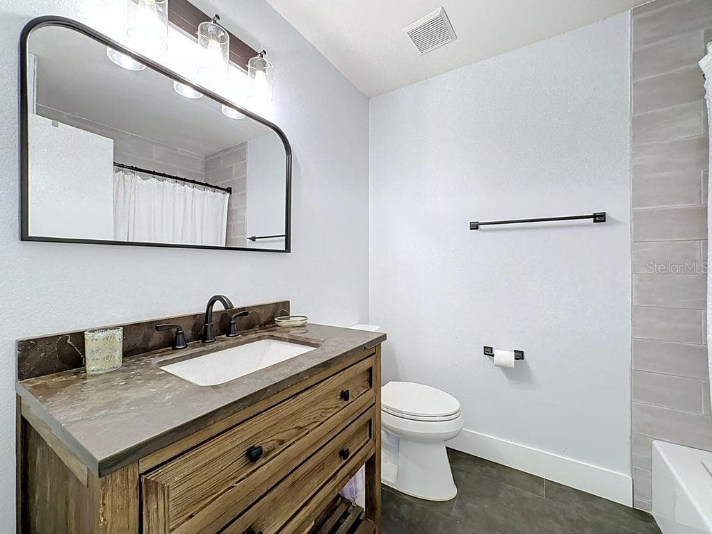 Upstairs Full Bath - BRADEN RIVER LAKES, BRADENTON