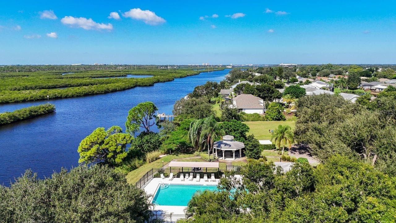 Community Pool on River - BRADEN RIVER LAKES, BRADENTON