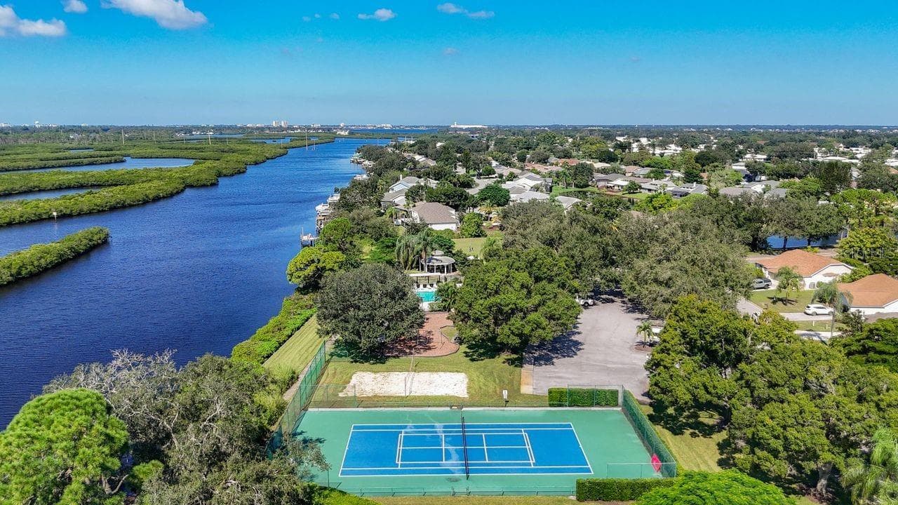 Pickleball/Tennis court - BRADEN RIVER LAKES, BRADENTON