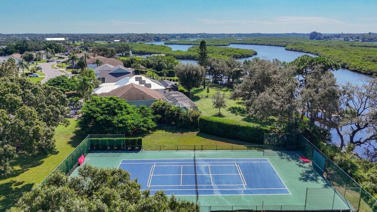 Pickleball/Tennis court - BRADEN RIVER LAKES, BRADENTON