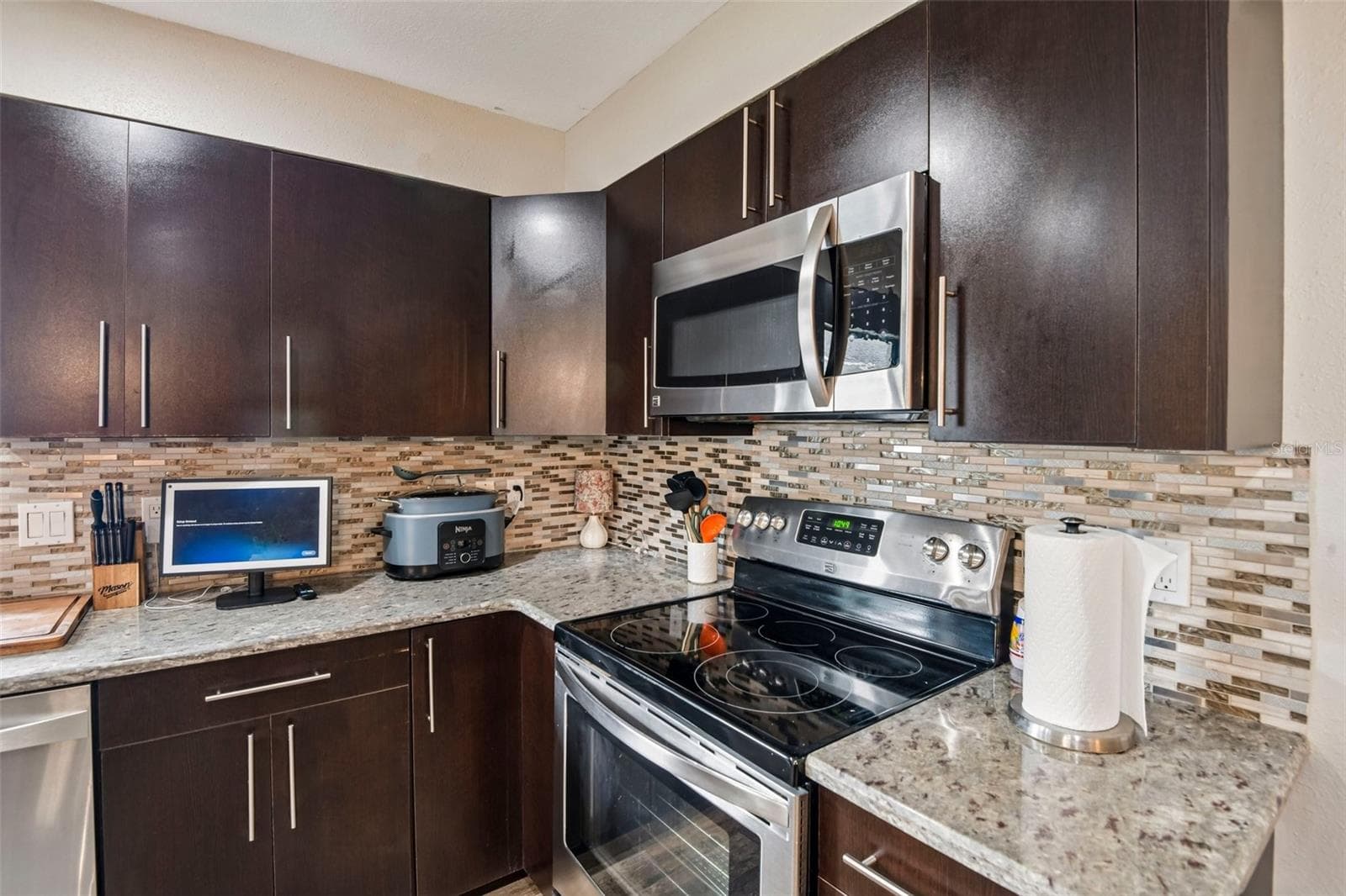 Single Family Residence at 1175 SAN CARLOS AVE NE, ST PETERSBURG, photo 10 of 38