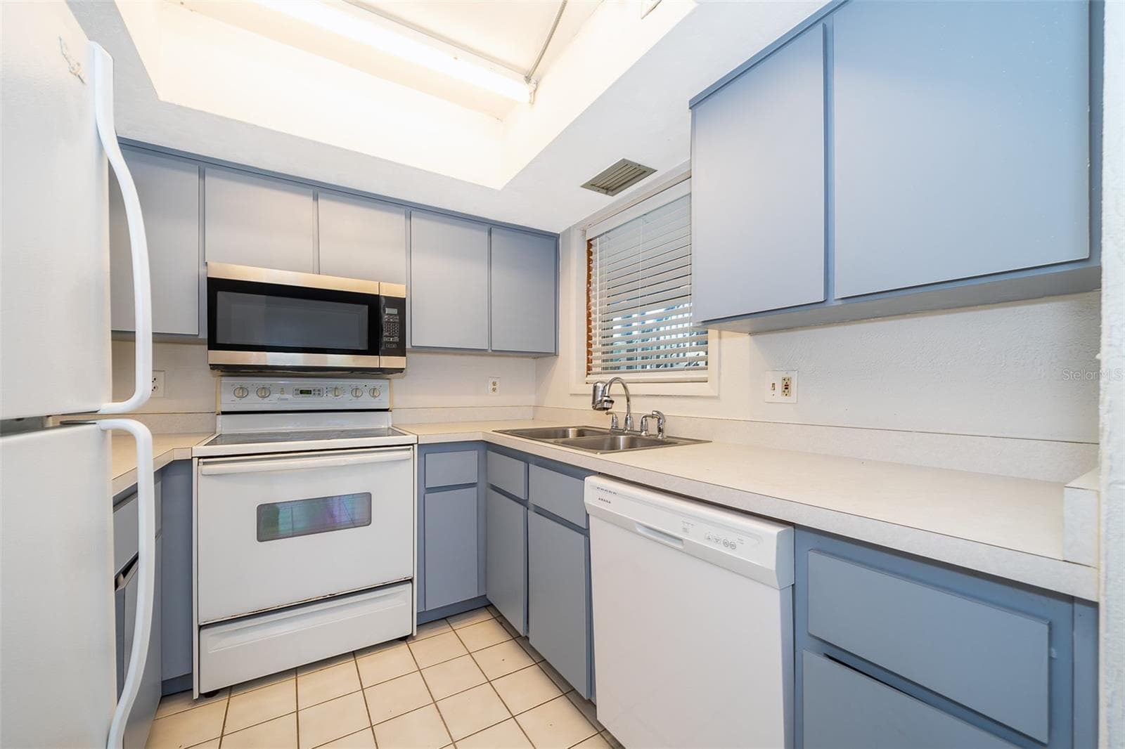 Condominium at 20104 SANDALWOOD DR #104, WILDWOOD, photo 10 of 31