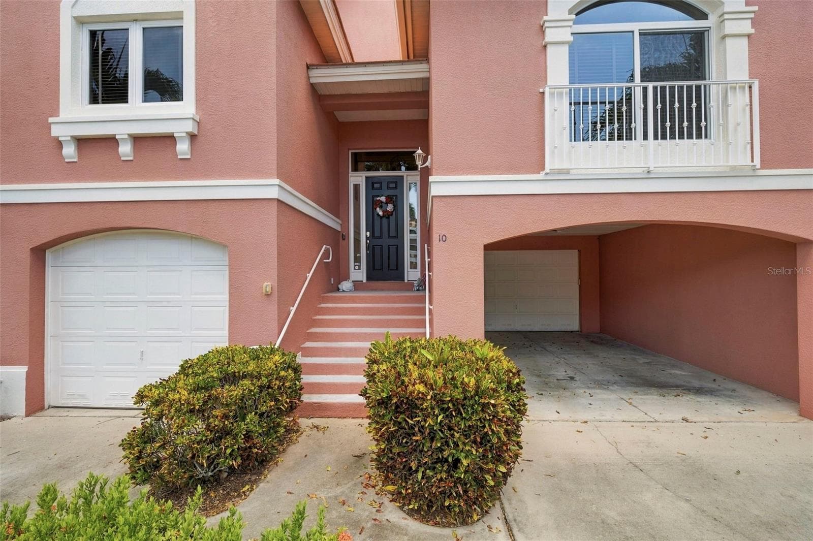 Townhouse at 10 LINCOLN AVE S, ST PETERSBURG, photo 2 of 65