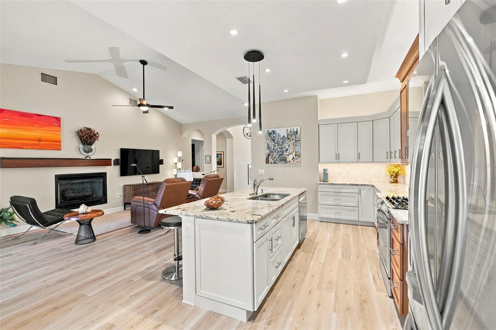 Townhouse at 10 LINCOLN AVE S, ST PETERSBURG, photo 7 of 65