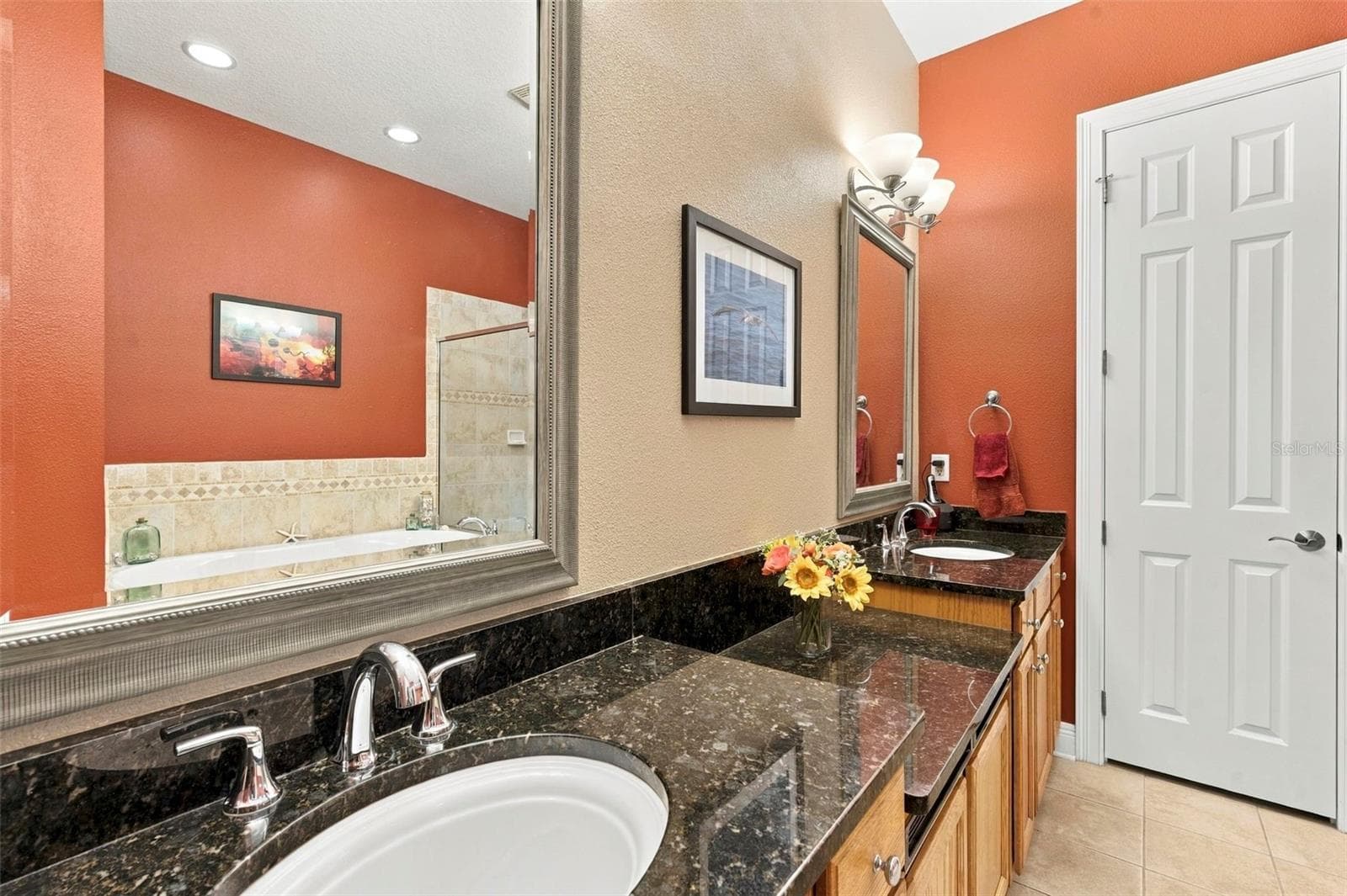 Primary Bedroom with En-Suite Bathroom, His & Her Walk-in Closets, Double sinks with Granite countertops, jacuzzi tub, separate shower - 10 LINCOLN AVE S, ST PETERSBURG
