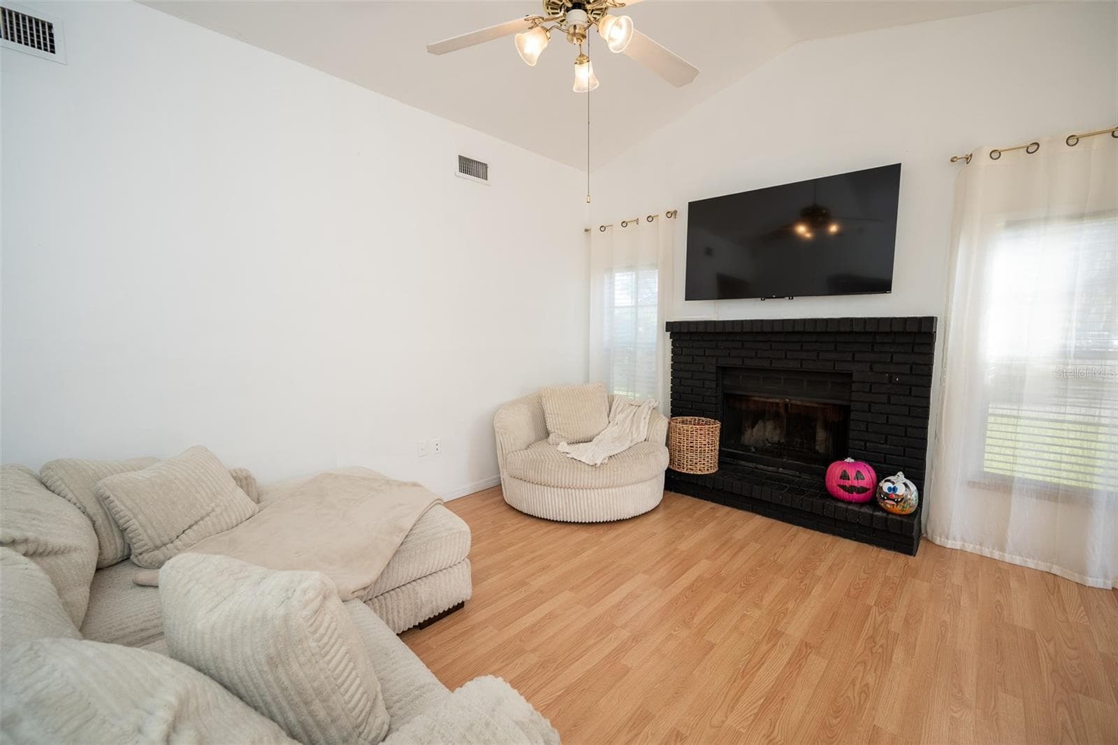 Single Family Residence at 1327 WATERVIEW BLVD E, LAKELAND, photo 4 of 53