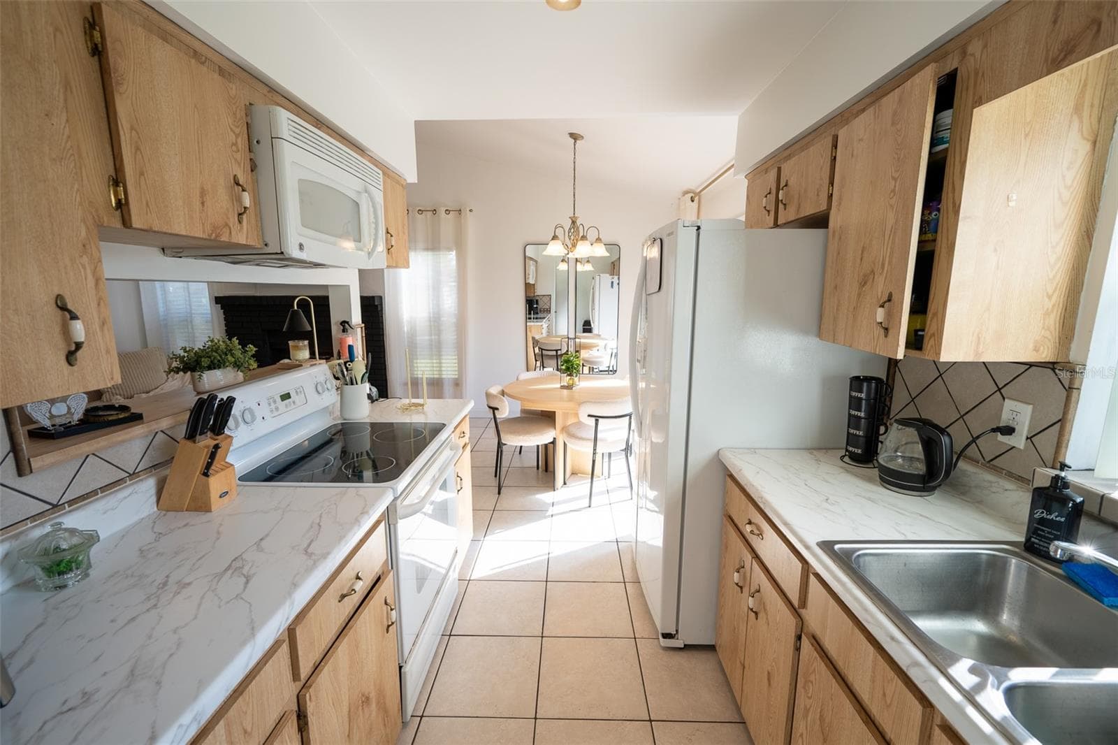 Single Family Residence at 1327 WATERVIEW BLVD E, LAKELAND, photo 8 of 53