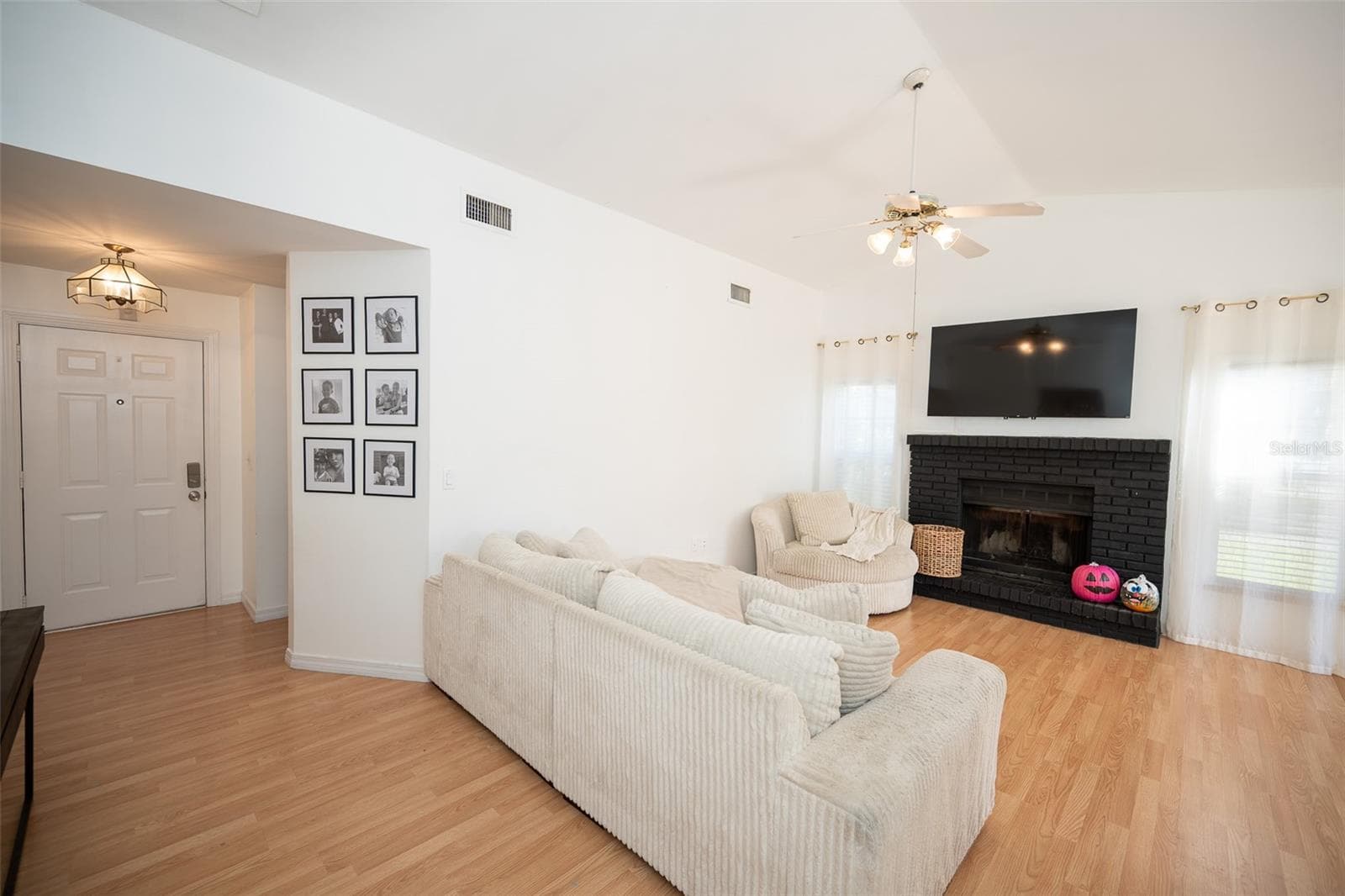 Single Family Residence at 1327 WATERVIEW BLVD E, LAKELAND, photo 16 of 53