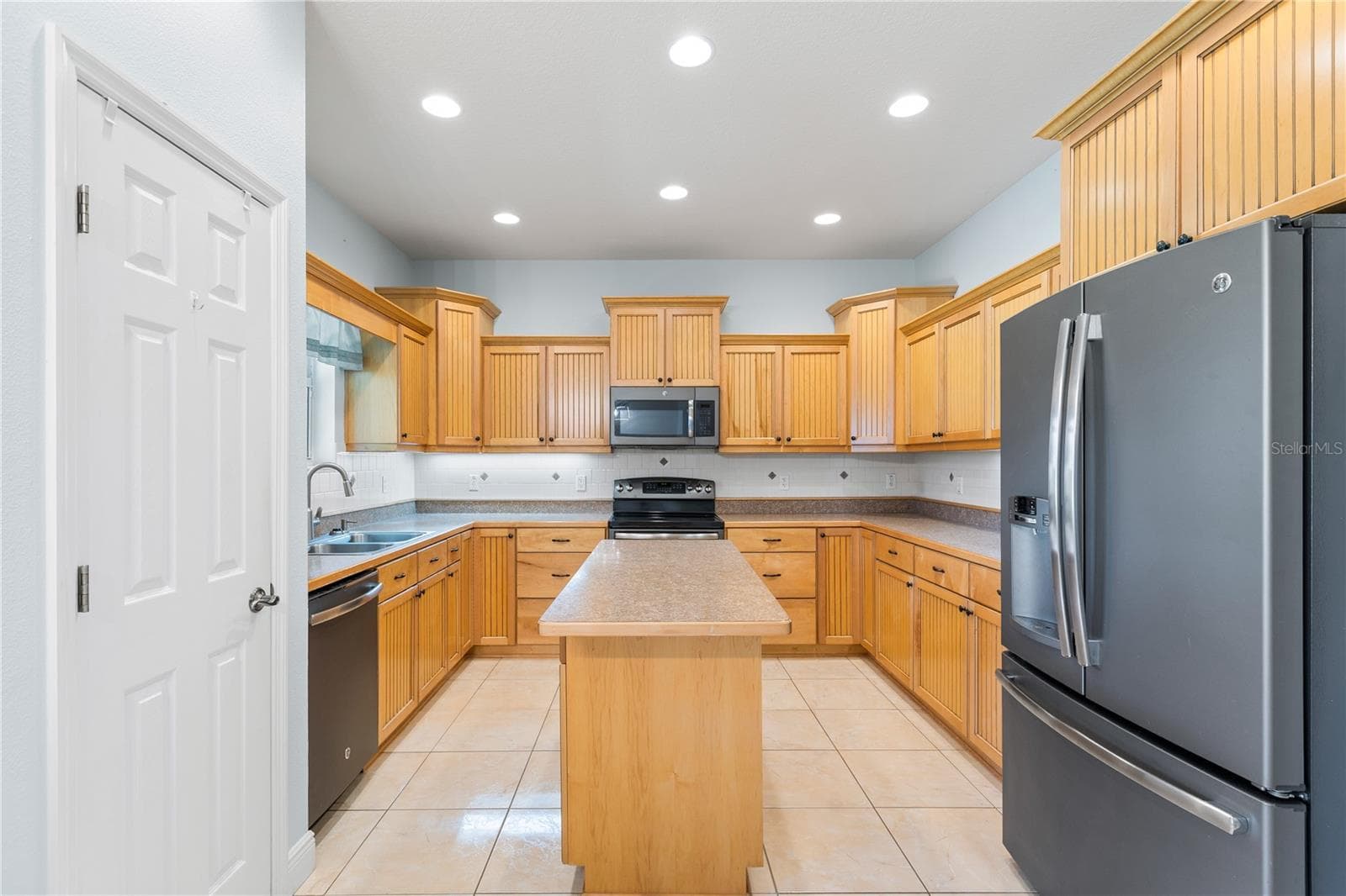 Single Family Residence at 6514 LAKE IRENE DR, LAND O LAKES, photo 13 of 76