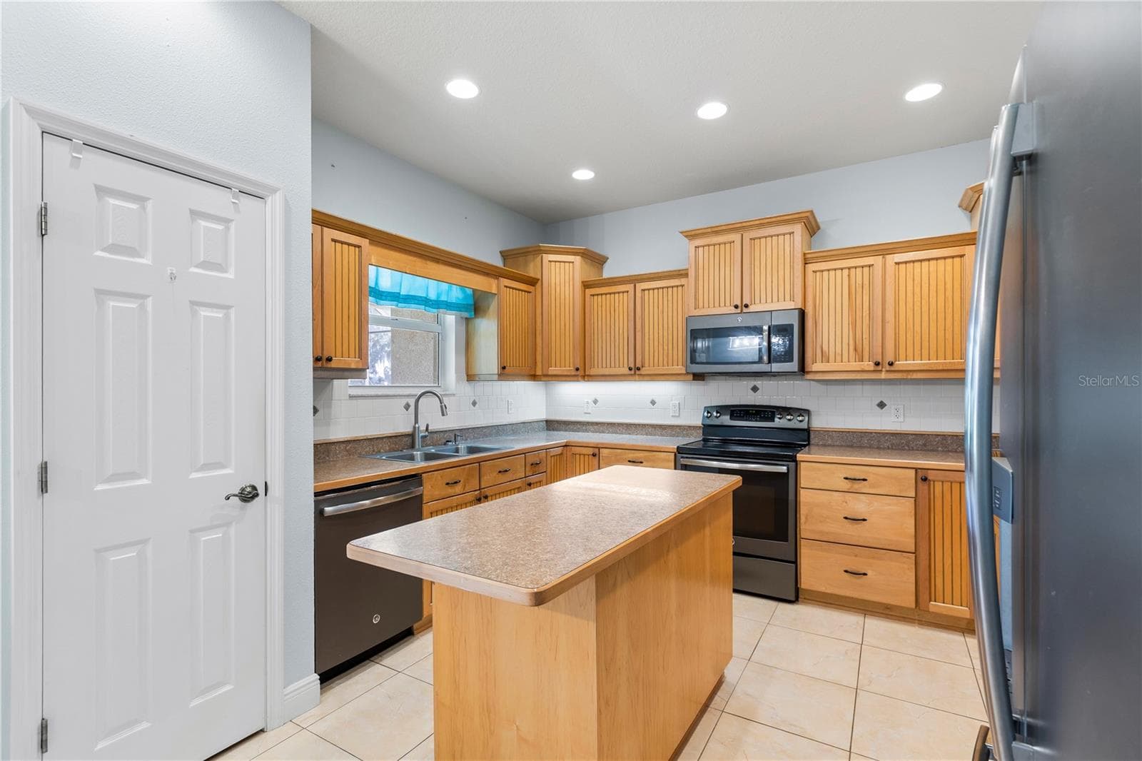 Single Family Residence at 6514 LAKE IRENE DR, LAND O LAKES, photo 25 of 76