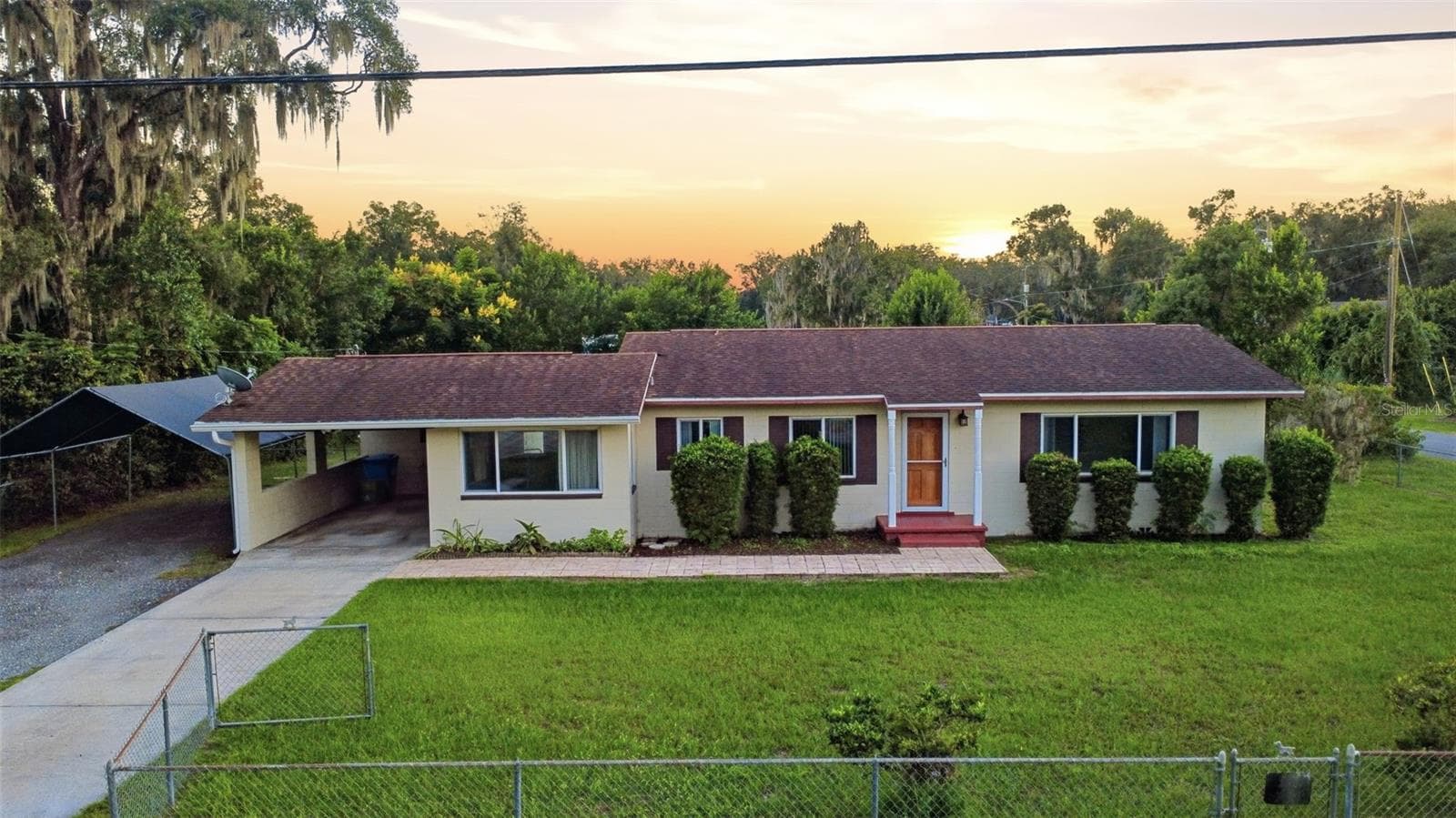 Single Family Residence at 480 W NEW YORK AVE, ORANGE CITY, photo 2 of 35