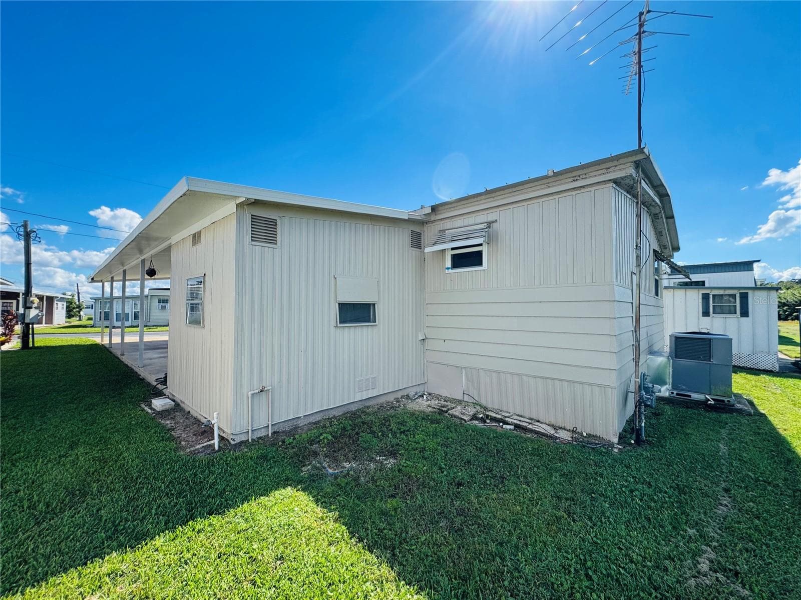 Manufactured Home at 488 MARINA LN, TAVARES, photo 4 of 29