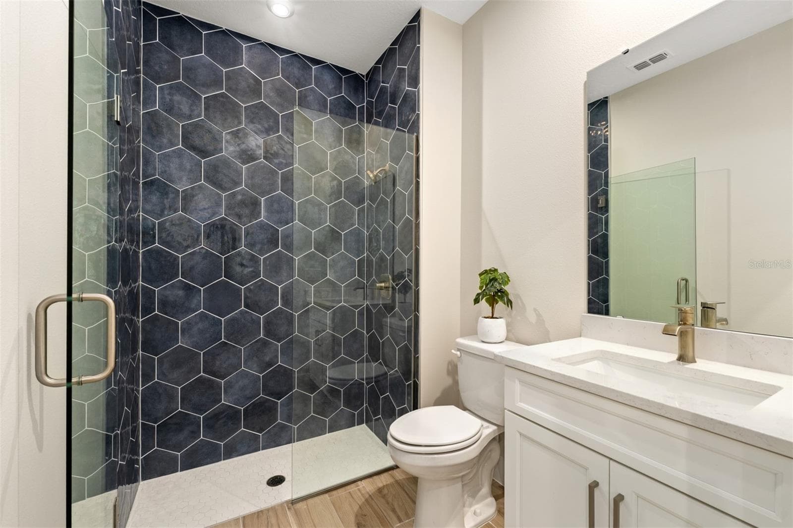 Meridian Parks Honeysuckle Model Bathroom 2 - 12446 MARITIME ST, ORLANDO