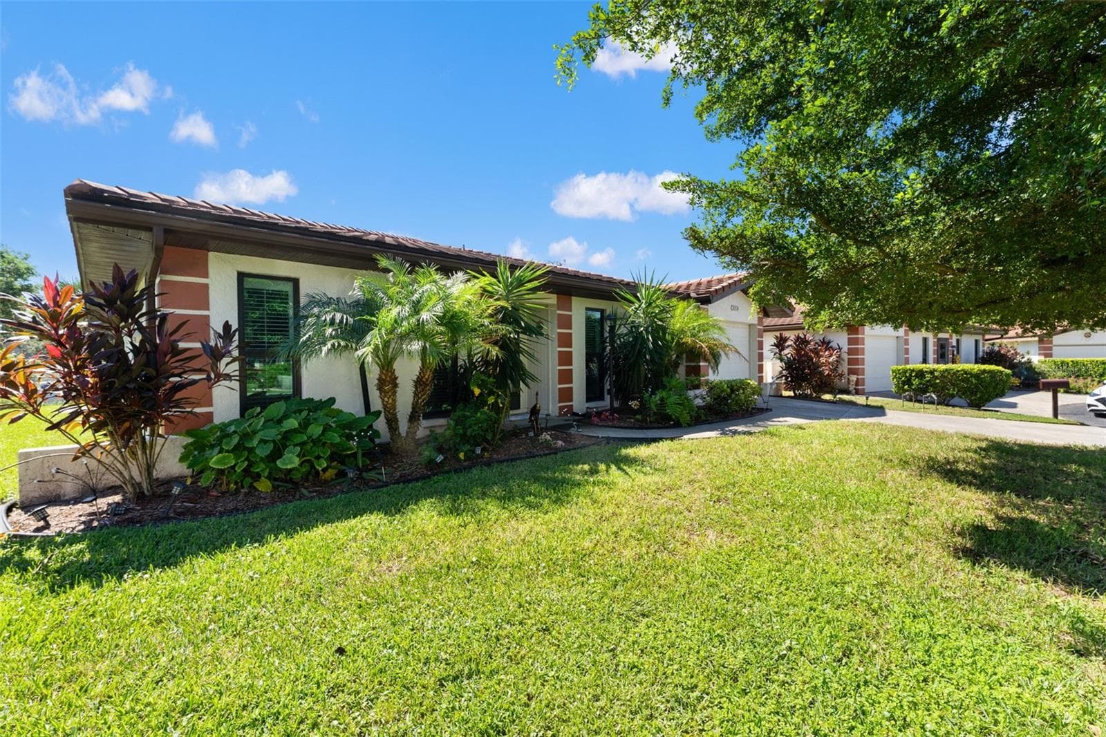 3004 VIVIENDA DR