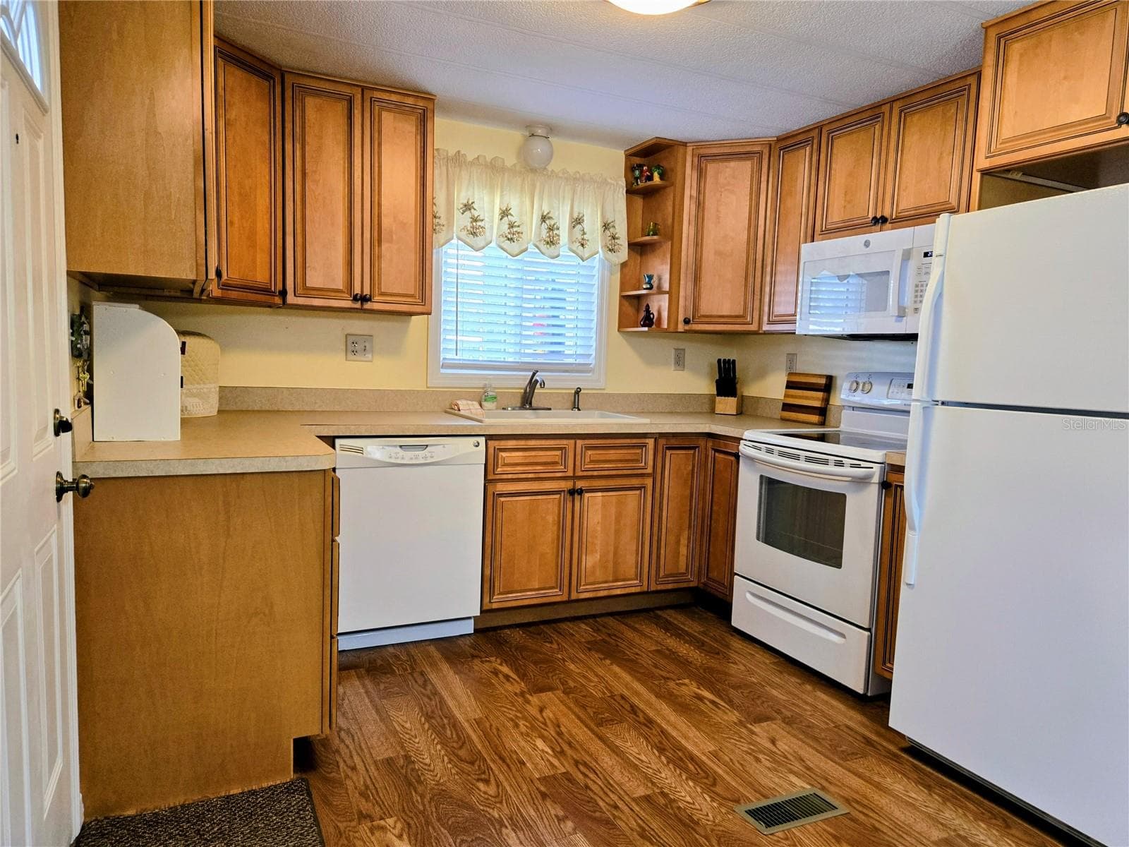 Manufactured Home at 6245 QUALITY LN, ZEPHYRHILLS, photo 20 of 52