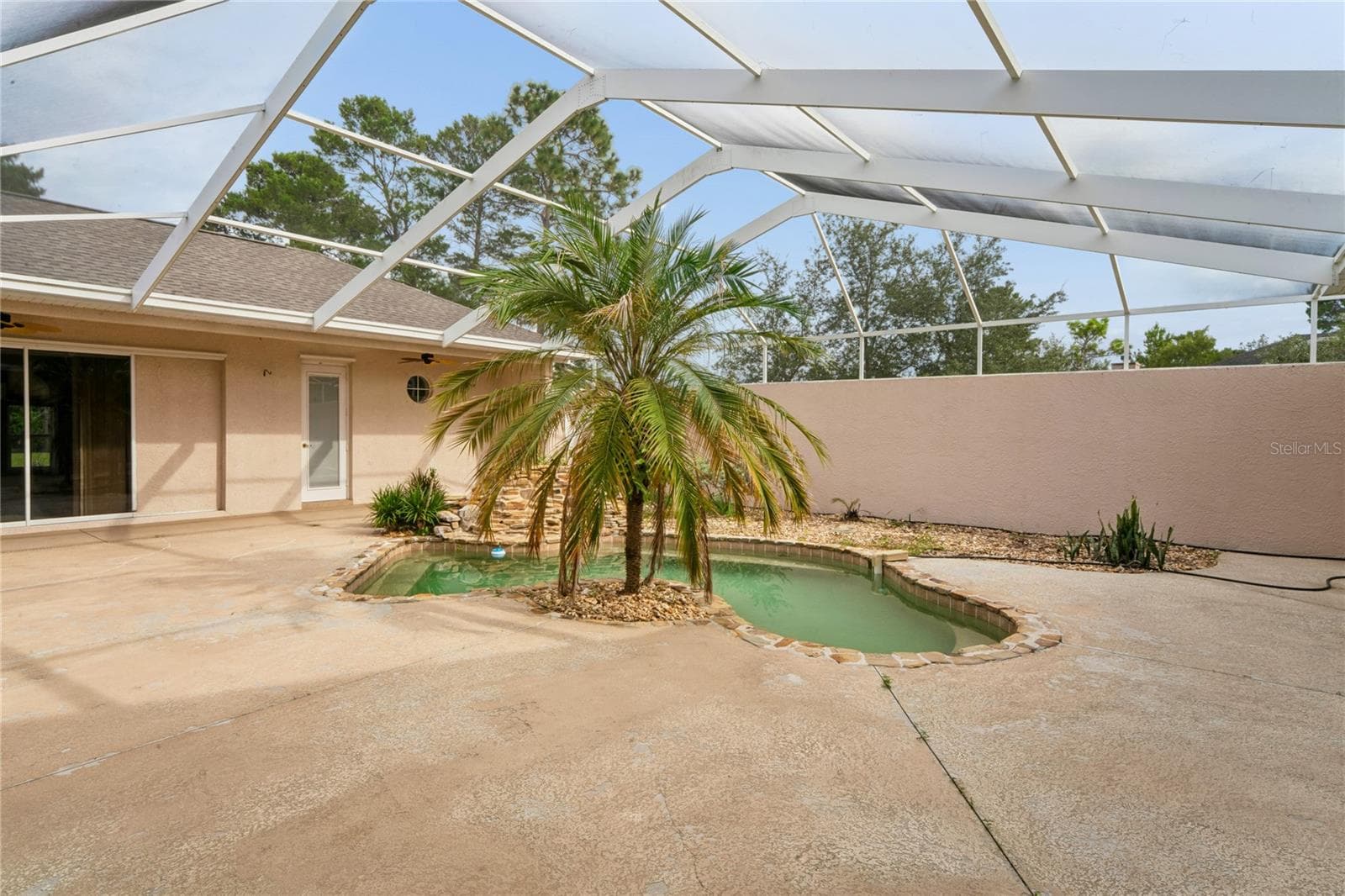 Courtyard - screened and private - 10120 SHORTLEAF CT, WEEKI WACHEE