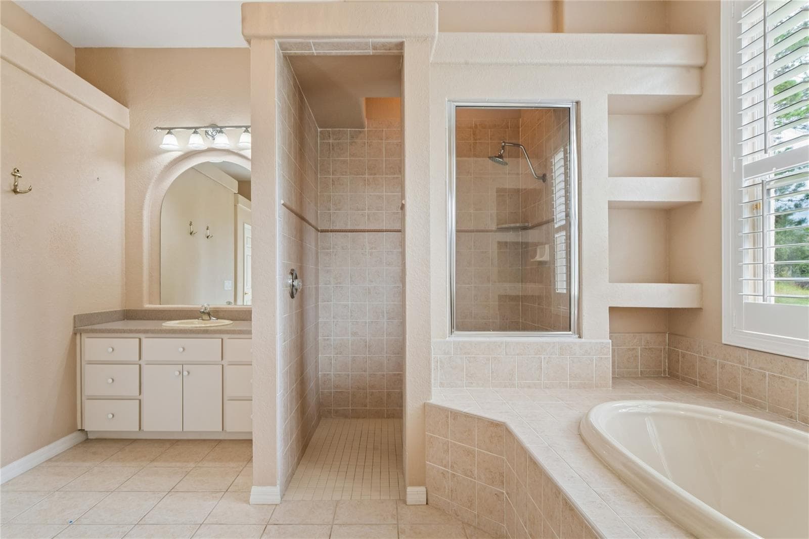 Owner's Suite Bathroom - 10120 SHORTLEAF CT, WEEKI WACHEE