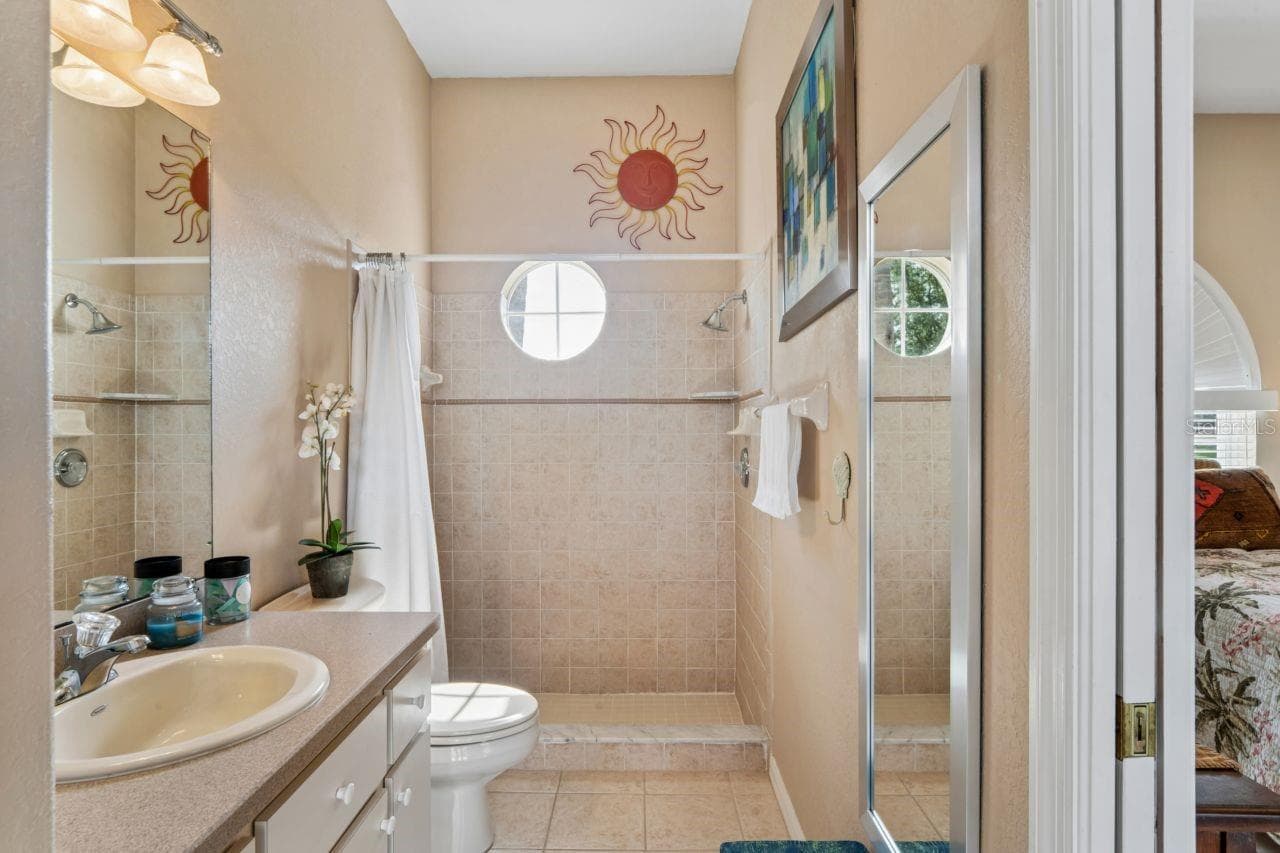 Mother in law Bathroom - 10120 SHORTLEAF CT, WEEKI WACHEE