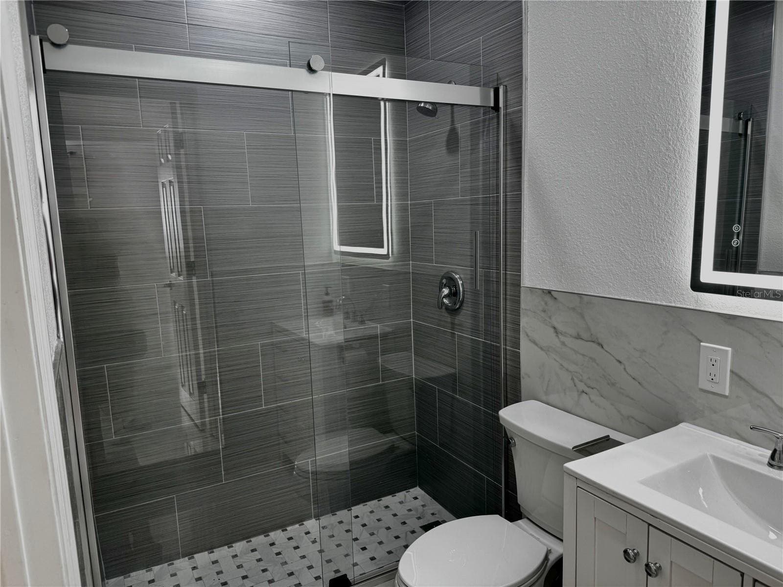 Single Family Residence at 908 S SUMMERLIN AVE, ORLANDO, photo 58 of 60