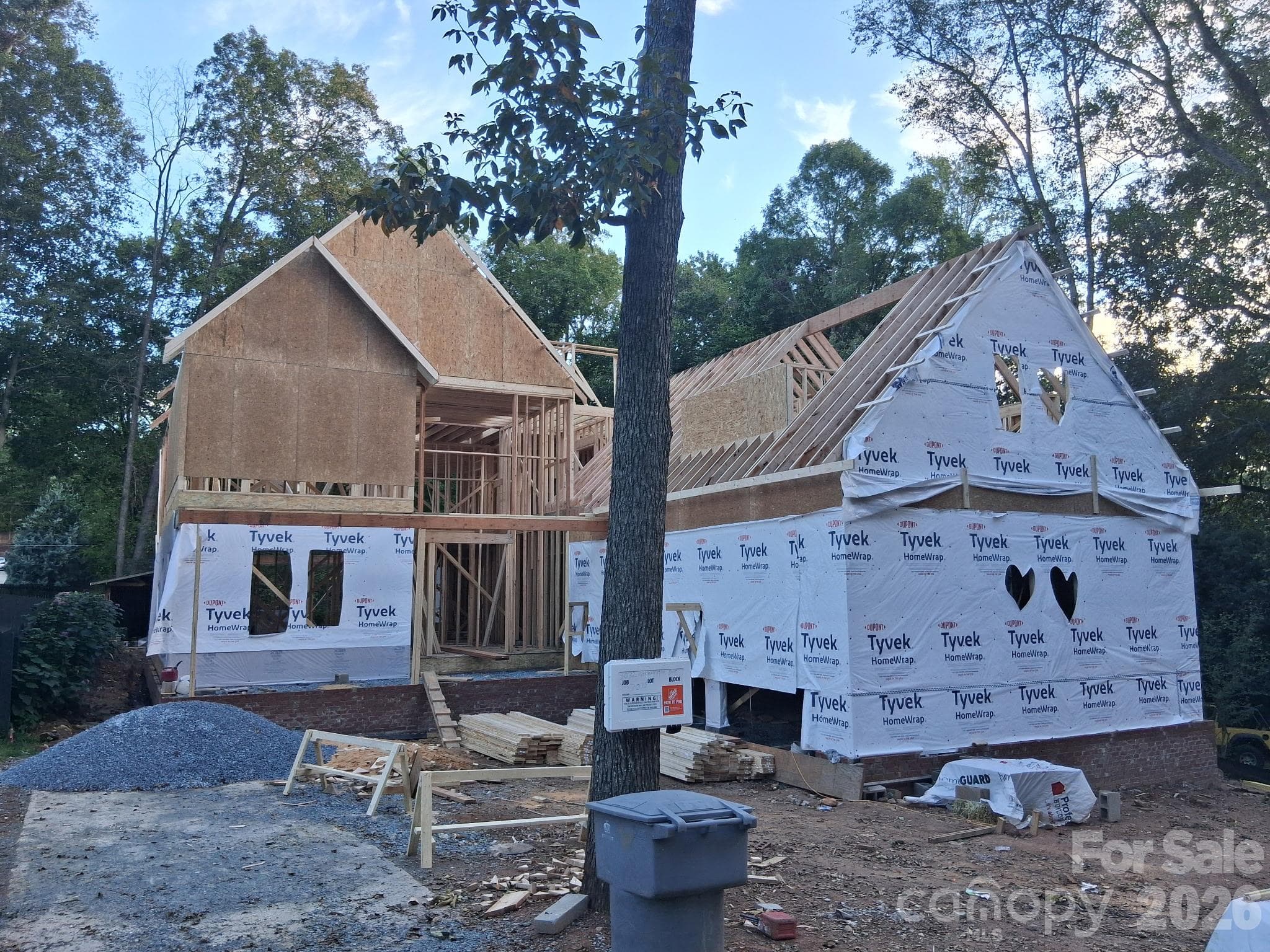 Single Family Residence at 3032 Northampton Drive, Charlotte, photo 3 of 10